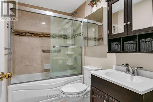 209 Deerpath Drive, Guelph, ON - Indoor Photo Showing Bathroom