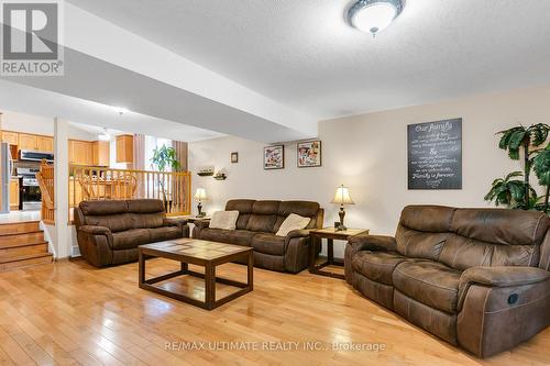 209 Deerpath Drive, Guelph, ON - Indoor Photo Showing Living Room