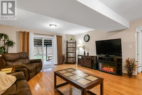 209 Deerpath Drive, Guelph, ON - Indoor Photo Showing Living Room