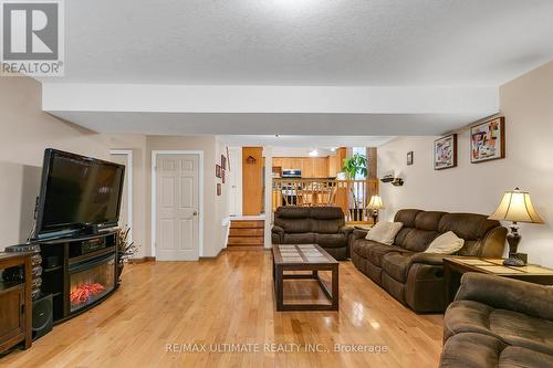 209 Deerpath Drive, Guelph, ON - Indoor Photo Showing Living Room