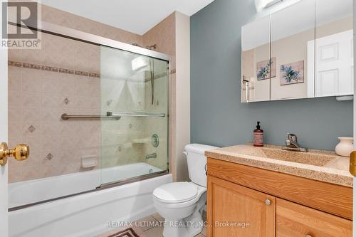 209 Deerpath Drive, Guelph, ON - Indoor Photo Showing Bathroom