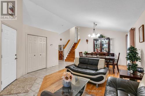 209 Deerpath Drive, Guelph, ON - Indoor Photo Showing Living Room