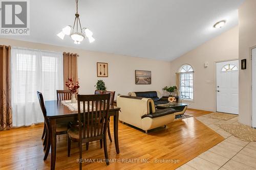 209 Deerpath Drive, Guelph, ON - Indoor Photo Showing Dining Room