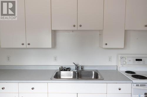 138 G Avenue N, Saskatoon, SK - Indoor Photo Showing Kitchen With Double Sink