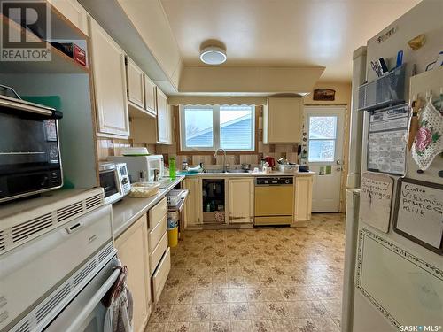 190 Sangster Boulevard, Regina, SK - Indoor Photo Showing Kitchen