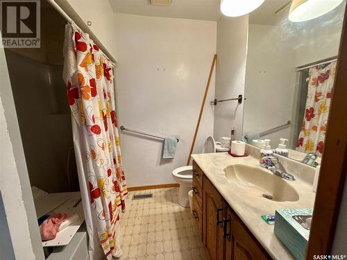 190 Sangster Boulevard, Regina, SK - Indoor Photo Showing Bathroom