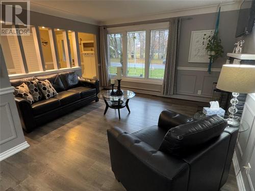 1173 Glen Allen Drive, Sarnia, ON - Indoor Photo Showing Living Room