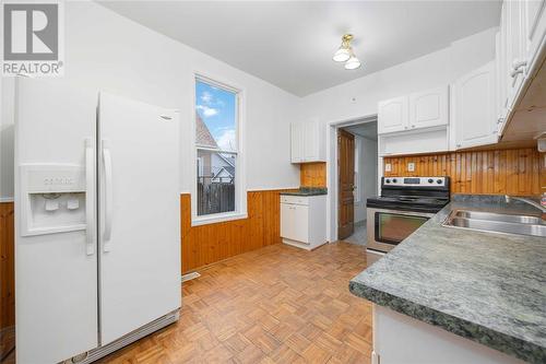 434 George Street, Sarnia, ON - Indoor Photo Showing Kitchen With Double Sink