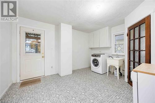 434 George Street, Sarnia, ON - Indoor Photo Showing Laundry Room