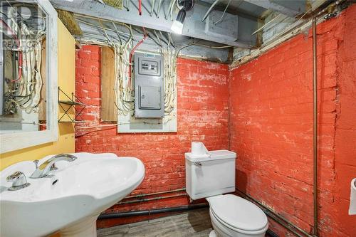 434 George Street, Sarnia, ON - Indoor Photo Showing Bathroom