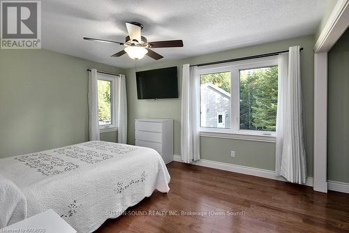 109 Pike Street, Northern Bruce Peninsula, ON - Indoor Photo Showing Bedroom