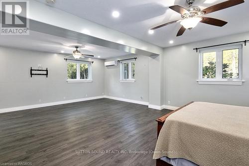 109 Pike Street, Northern Bruce Peninsula, ON - Indoor Photo Showing Bedroom