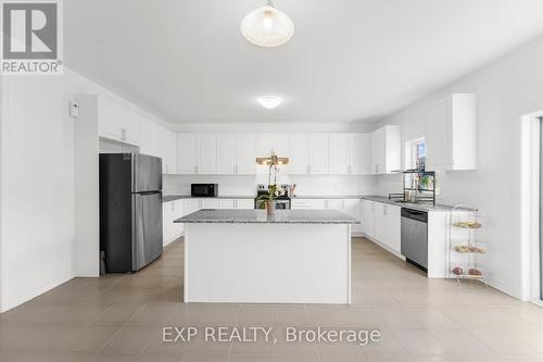 324 Moody Street, Southgate, ON - Indoor Photo Showing Kitchen With Upgraded Kitchen