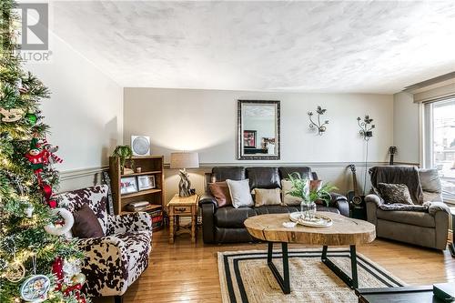 2224 Madison Avenue, Sudbury, ON - Indoor Photo Showing Living Room