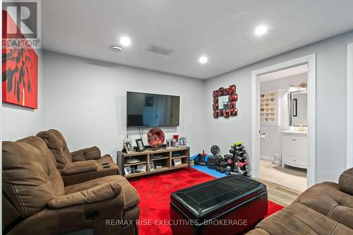 958 Swanfield Street, Kingston (East Gardiners Rd), ON - Indoor Photo Showing Living Room