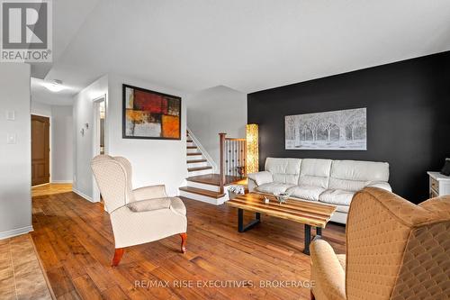 958 Swanfield Street, Kingston (East Gardiners Rd), ON - Indoor Photo Showing Living Room