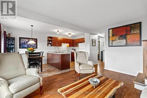 958 Swanfield Street, Kingston (East Gardiners Rd), ON - Indoor Photo Showing Living Room