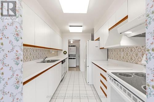 405 - 3233 Eglinton Avenue E, Toronto (Scarborough Village), ON - Indoor Photo Showing Kitchen With Double Sink