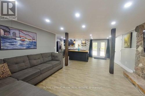 4053 County Rd 36, Galway-Cavendish And Harvey, ON - Indoor Photo Showing Living Room