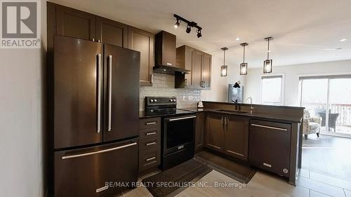 3 - 135 Hardcastle Drive, Cambridge, ON - Indoor Photo Showing Kitchen With Stainless Steel Kitchen With Upgraded Kitchen