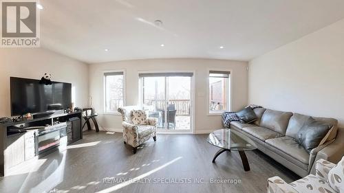 3 - 135 Hardcastle Drive, Cambridge, ON - Indoor Photo Showing Living Room