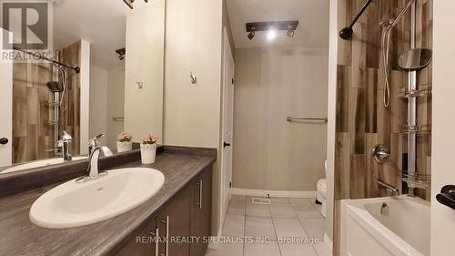 3 - 135 Hardcastle Drive, Cambridge, ON - Indoor Photo Showing Bathroom