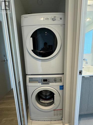 3905 - 88 Harbour Street, Toronto, ON - Indoor Photo Showing Laundry Room