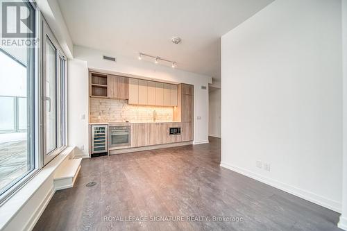 807 - 2020 Bathurst Street, Toronto, ON - Indoor Photo Showing Kitchen