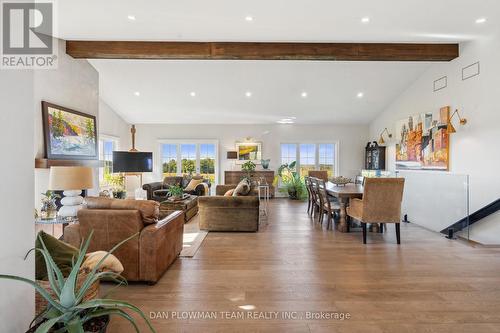 14701 Wilson Avenue, Scugog, ON - Indoor Photo Showing Living Room