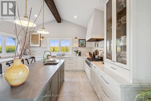 14701 Wilson Avenue, Scugog, ON - Indoor Photo Showing Kitchen With Upgraded Kitchen