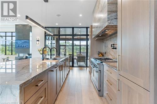 24 Westlake Boulevard, Brantford, ON - Indoor Photo Showing Kitchen With Upgraded Kitchen