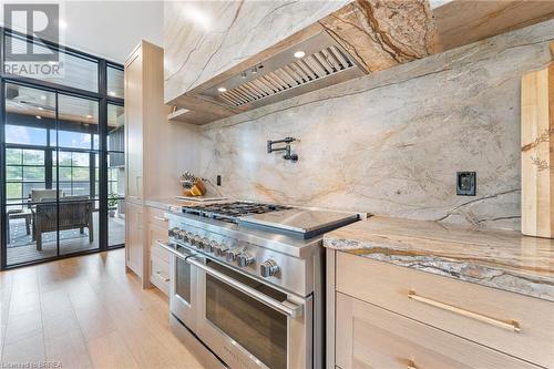 24 Westlake Boulevard, Brantford, ON - Indoor Photo Showing Kitchen With Upgraded Kitchen