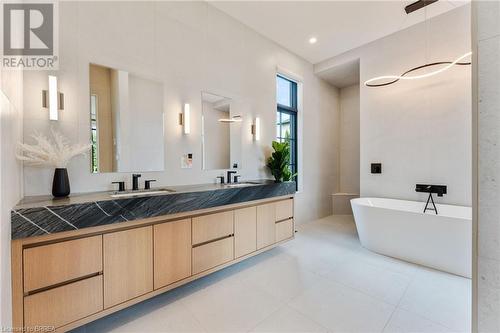 24 Westlake Boulevard, Brantford, ON - Indoor Photo Showing Bathroom