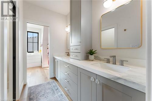 24 Westlake Boulevard, Brantford, ON - Indoor Photo Showing Bathroom