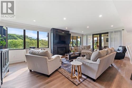 24 Westlake Boulevard, Brantford, ON - Indoor Photo Showing Living Room With Fireplace