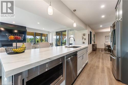 24 Westlake Boulevard, Brantford, ON - Indoor Photo Showing Kitchen With Upgraded Kitchen