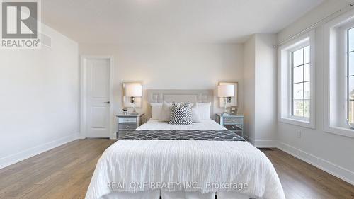 7 Murray Leona Lane, East Gwillimbury, ON - Indoor Photo Showing Bedroom