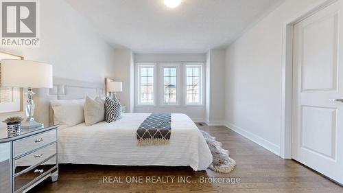 7 Murray Leona Lane, East Gwillimbury, ON - Indoor Photo Showing Bedroom