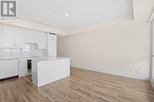 706 - 9075 Jane Street S, Vaughan, ON - Indoor Photo Showing Kitchen