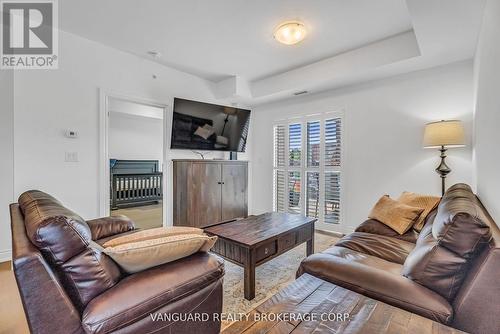 209 - 86 Woodbridge Avenue, Vaughan, ON - Indoor Photo Showing Living Room