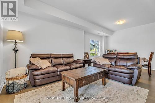 209 - 86 Woodbridge Avenue, Vaughan, ON - Indoor Photo Showing Living Room