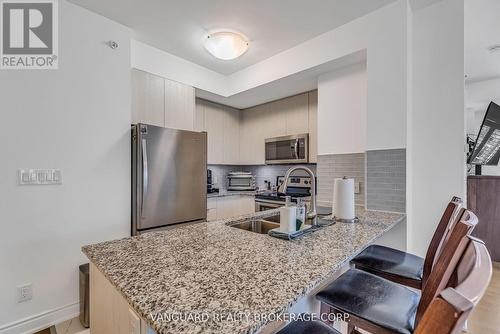 209 - 86 Woodbridge Avenue, Vaughan, ON - Indoor Photo Showing Kitchen With Stainless Steel Kitchen With Double Sink With Upgraded Kitchen