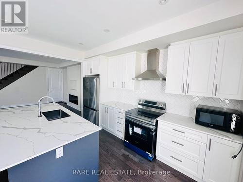 1493 Blackmore Street E, Innisfil, ON - Indoor Photo Showing Kitchen