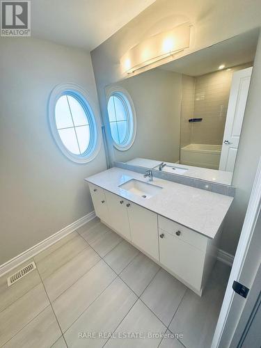 1493 Blackmore Street E, Innisfil, ON - Indoor Photo Showing Bathroom