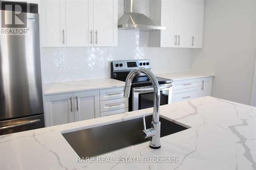 1493 Blackmore Street E, Innisfil, ON - Indoor Photo Showing Kitchen