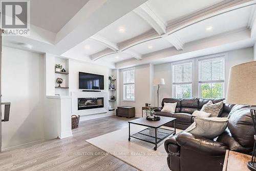 2277 Major Mackenzie Drive, Vaughan, ON - Indoor Photo Showing Living Room