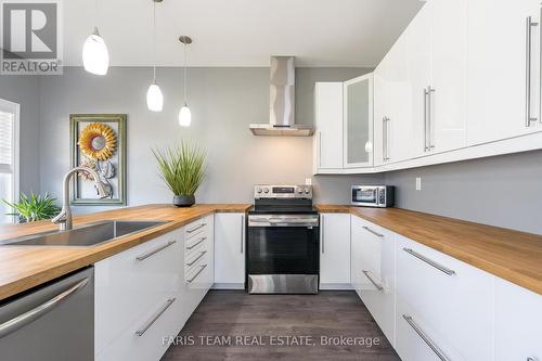 2834 Perry Avenue, Ramara, ON - Indoor Photo Showing Kitchen