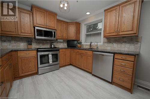 11 Mcdonald Court, Tillsonburg, ON - Indoor Photo Showing Kitchen