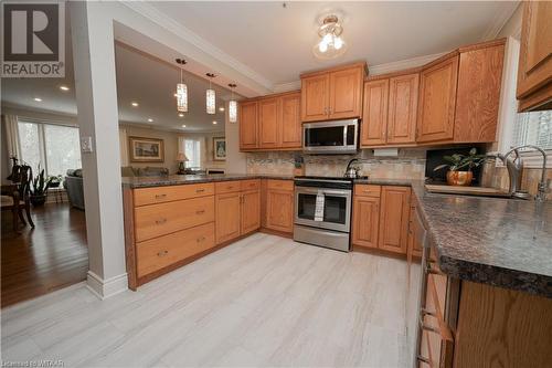 11 Mcdonald Court, Tillsonburg, ON - Indoor Photo Showing Kitchen