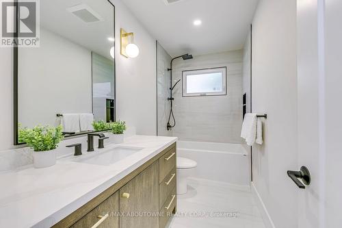 2243 Ingersoll Drive, Burlington, ON - Indoor Photo Showing Bathroom